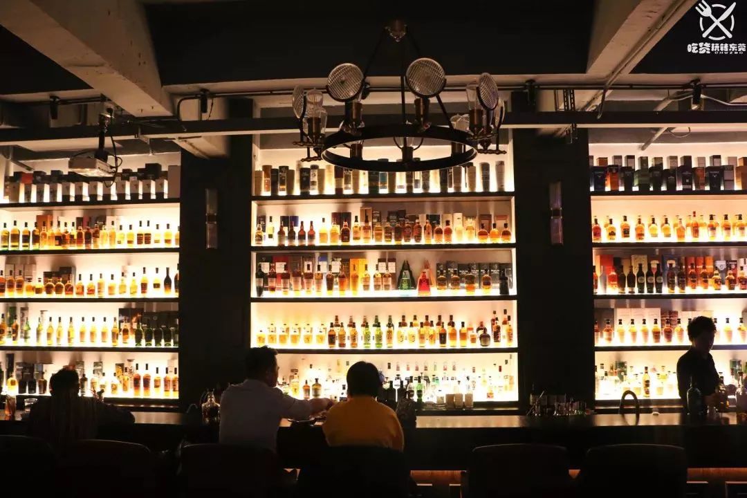 隐藏的威士忌酒柜,隐藏很深的酒