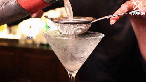 隐藏的威士忌酒柜,隐藏很深的酒