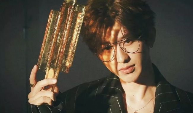 被毁掉奢侈品的女孩,女孩被口红毁掉的图片