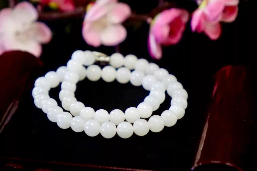 【双节钜惠】昌吉500个和田玉挂件免费送！和田玉低至三折起，进店即有好礼相赠！