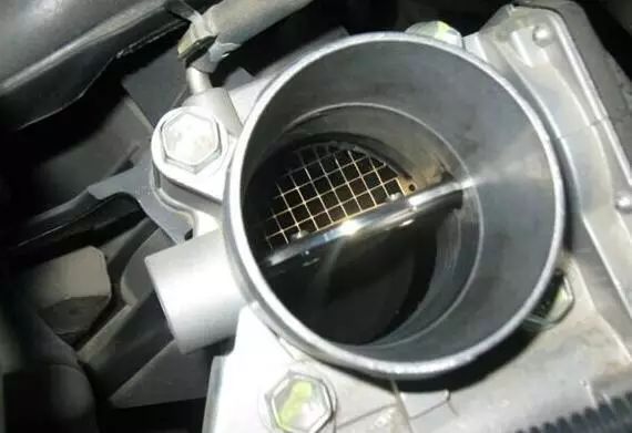 怎样清洗节气门正确步骤,保养清洗节气门油路