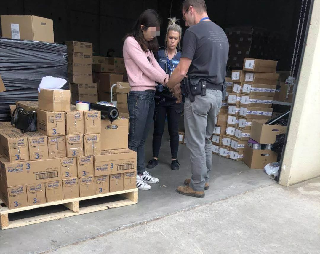 女代购被捕,大量代购奶粉被查官方回应