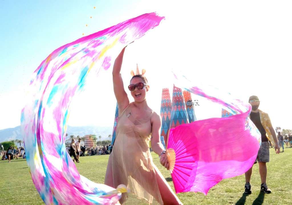 据说美国最骚的仔们都来这片沙漠里开趴