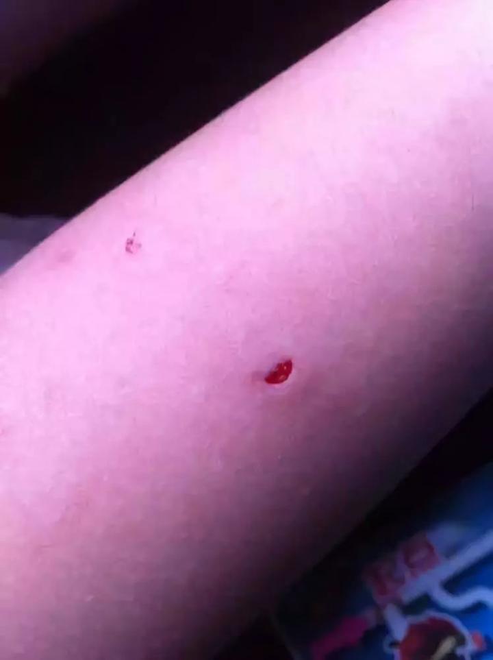 凌晨3点小女孩街头边跑边哭,江苏一女童深夜惊醒哭喊