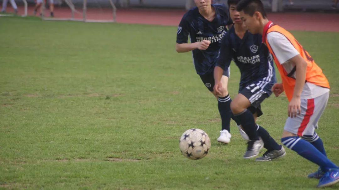 【活力邓中】夕阳西下，绿茵球场赛青春——记高一（6）班足球赛