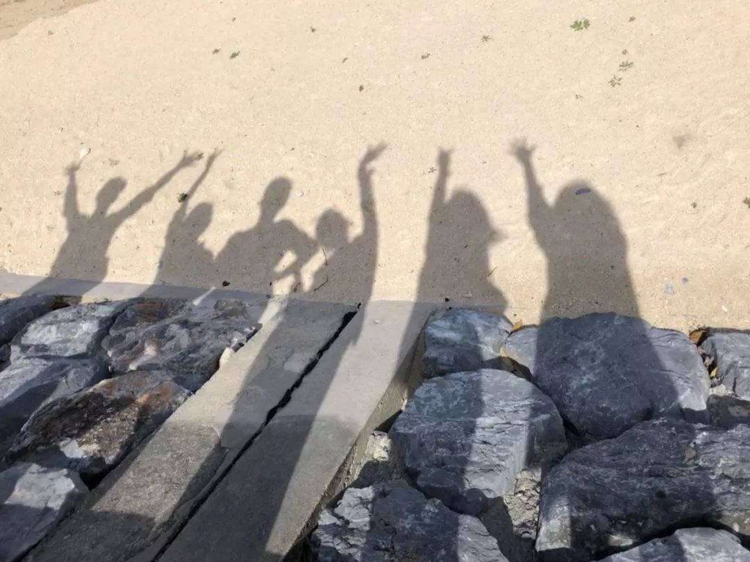 我们的海边outing：每个人的旅行箱里有什么？