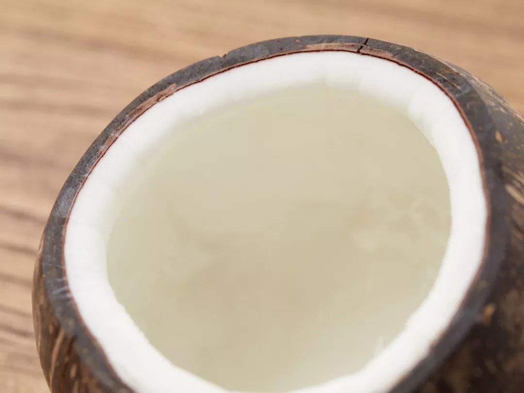 正宗海南椰子汁喝了又白又大,海南椰子的汁怎么做