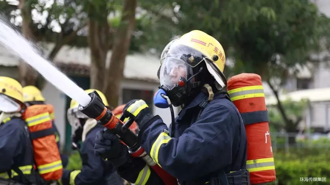 双手起满老茧的男孩,17岁男孩长了手上老茧