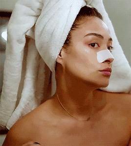 20岁出头应该拥有多少钱,20岁只有一万块正常吗