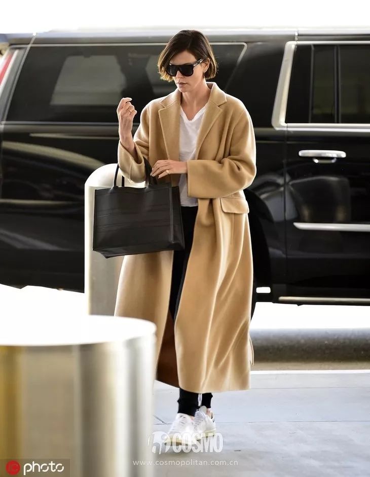 寰嬫斂淇忎匠浜篴j,寰嬫斂淇忎匠浜洪噷闈㈢殑elle