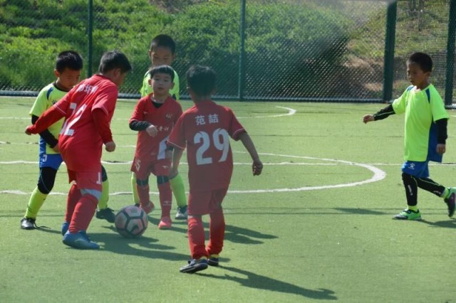 15支球队足球比赛,15支球队比赛