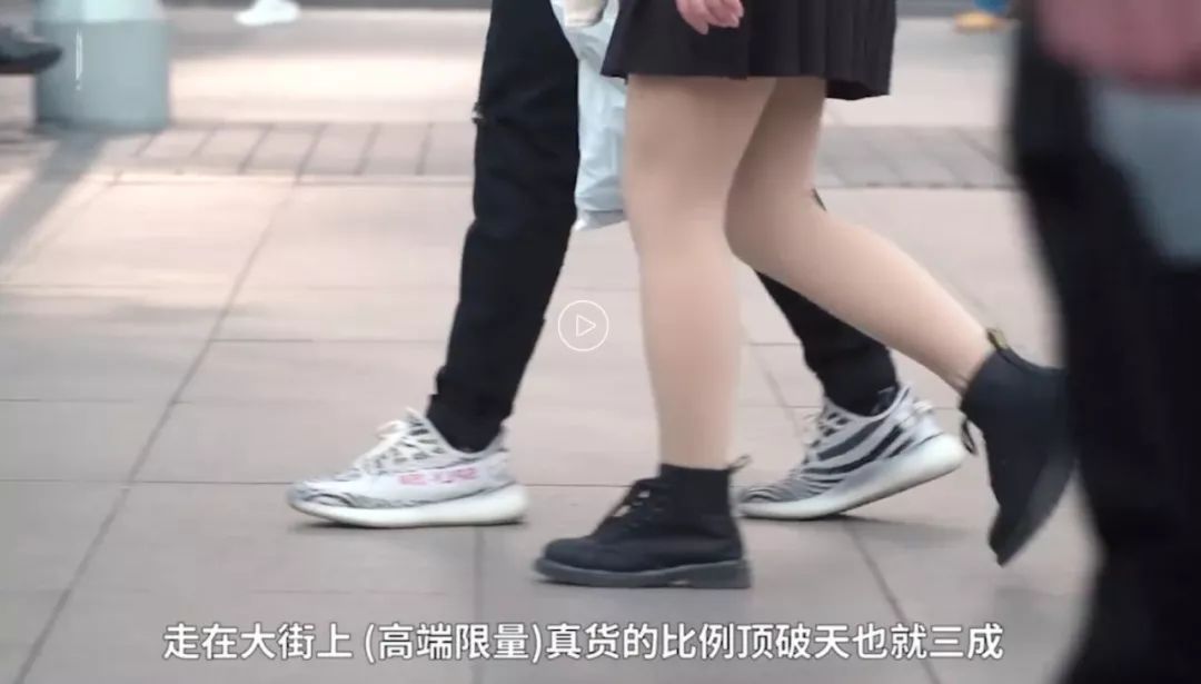 穿假鞋被人当众揭穿,穿假鞋被别人以为是真的