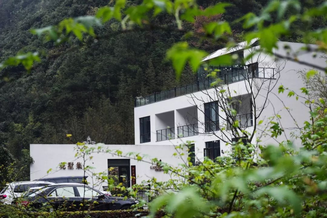 不必去芬兰了，杭州高铁1h就藏着一万颗星星的玻璃屋，过2天山野生活正好！