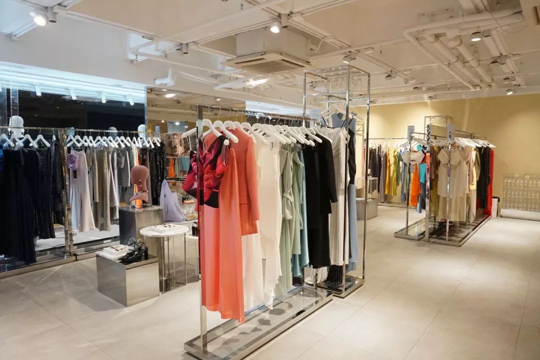 泰国有什么值得买的包,泰国必吃的十大潮牌