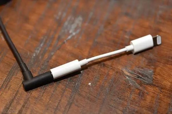 从标配变成卖点，耳机孔究竟做错了什么？