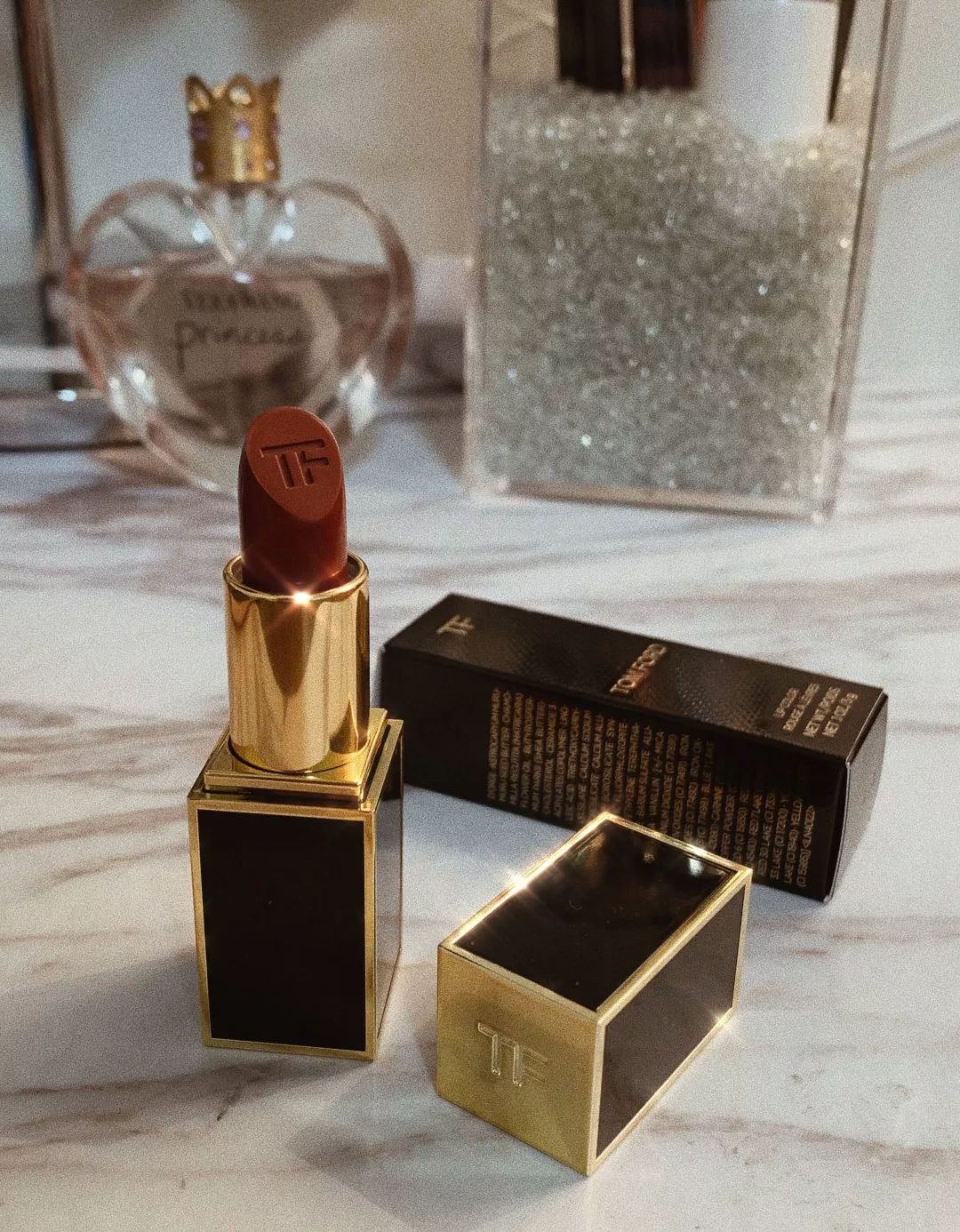 涂口红的女人是不是靠不住,涂口红女生太妖艳了