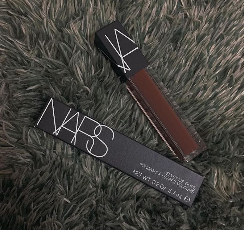 涂口红的女人是不是靠不住,涂口红女生太妖艳了