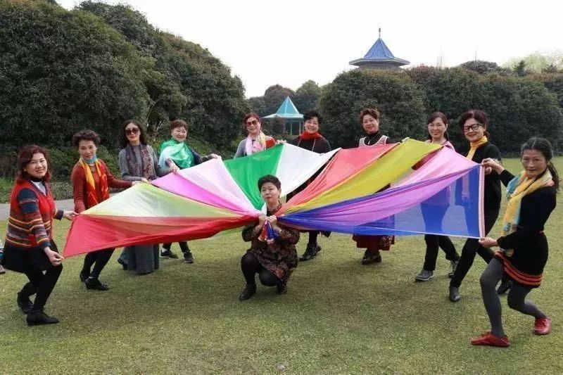 中国时髦大妈天秀姿势全解