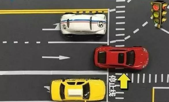 新交规闯黄灯扣3分是真的吗,闯黄灯扣3分系谣言