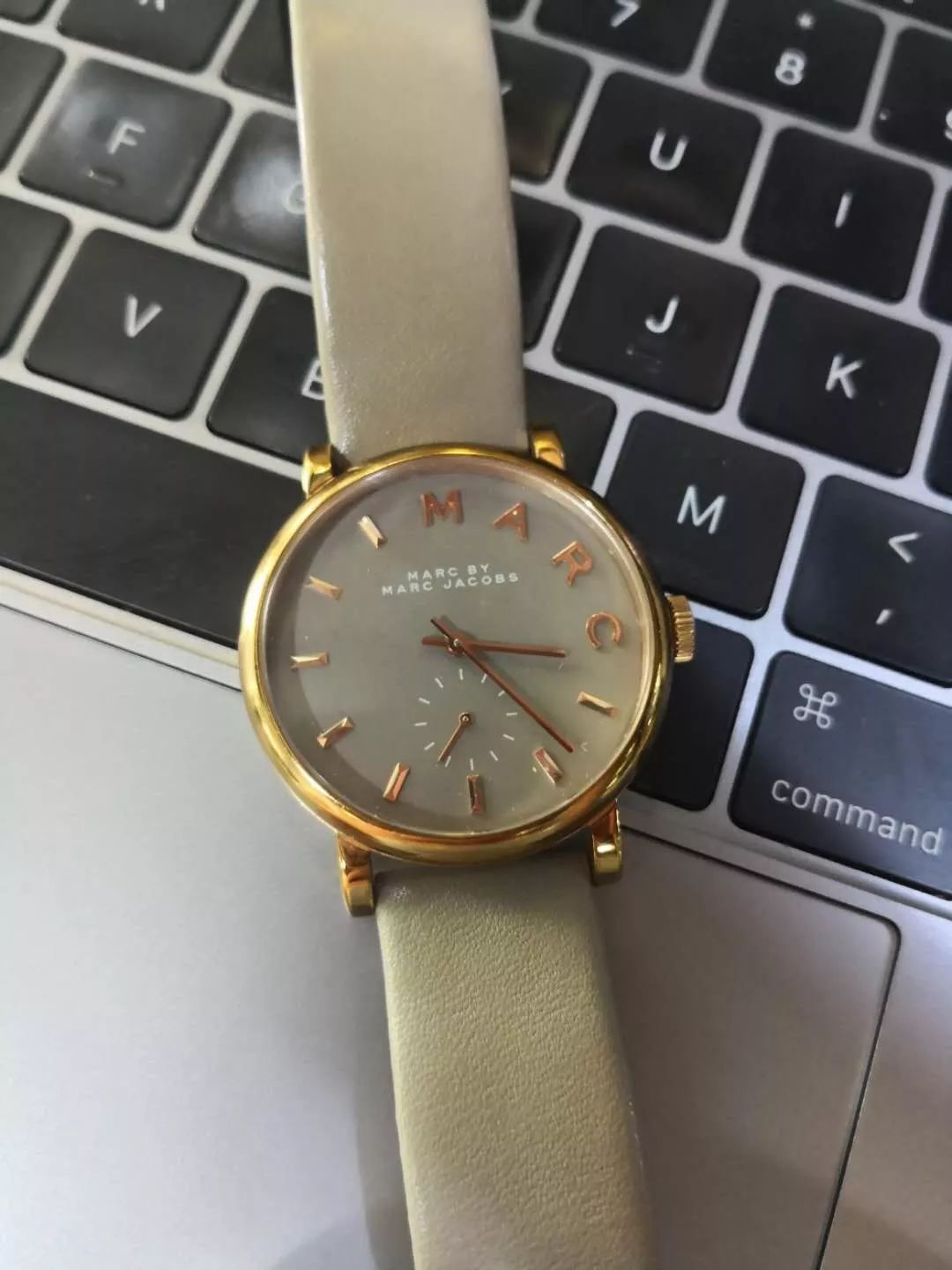 优雅的女人戴名表,名表和包包档次对比