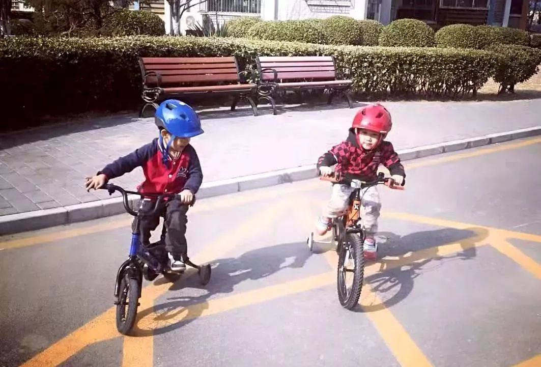 她地震中失去双腿,她在汶川地震失去双腿及女儿