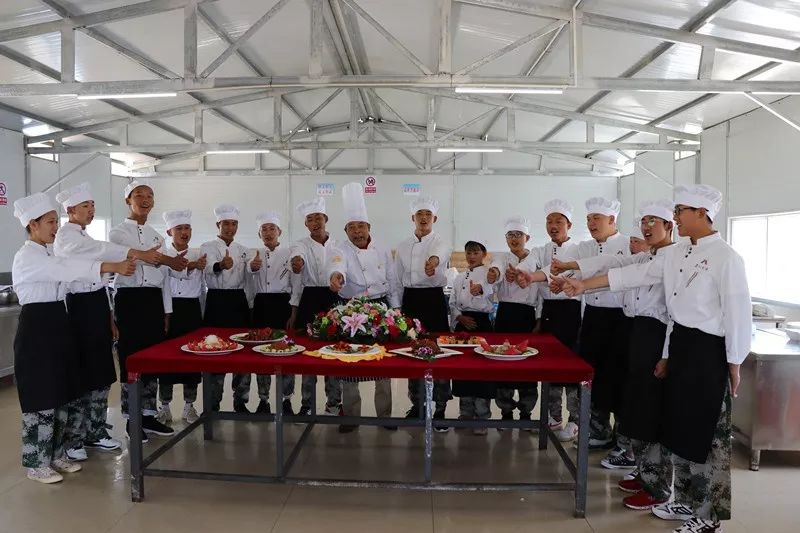 「定向培养、高薪就业」叉车驾驶、焊工、汽修、厨师、电装技能培训，学习技术好去处