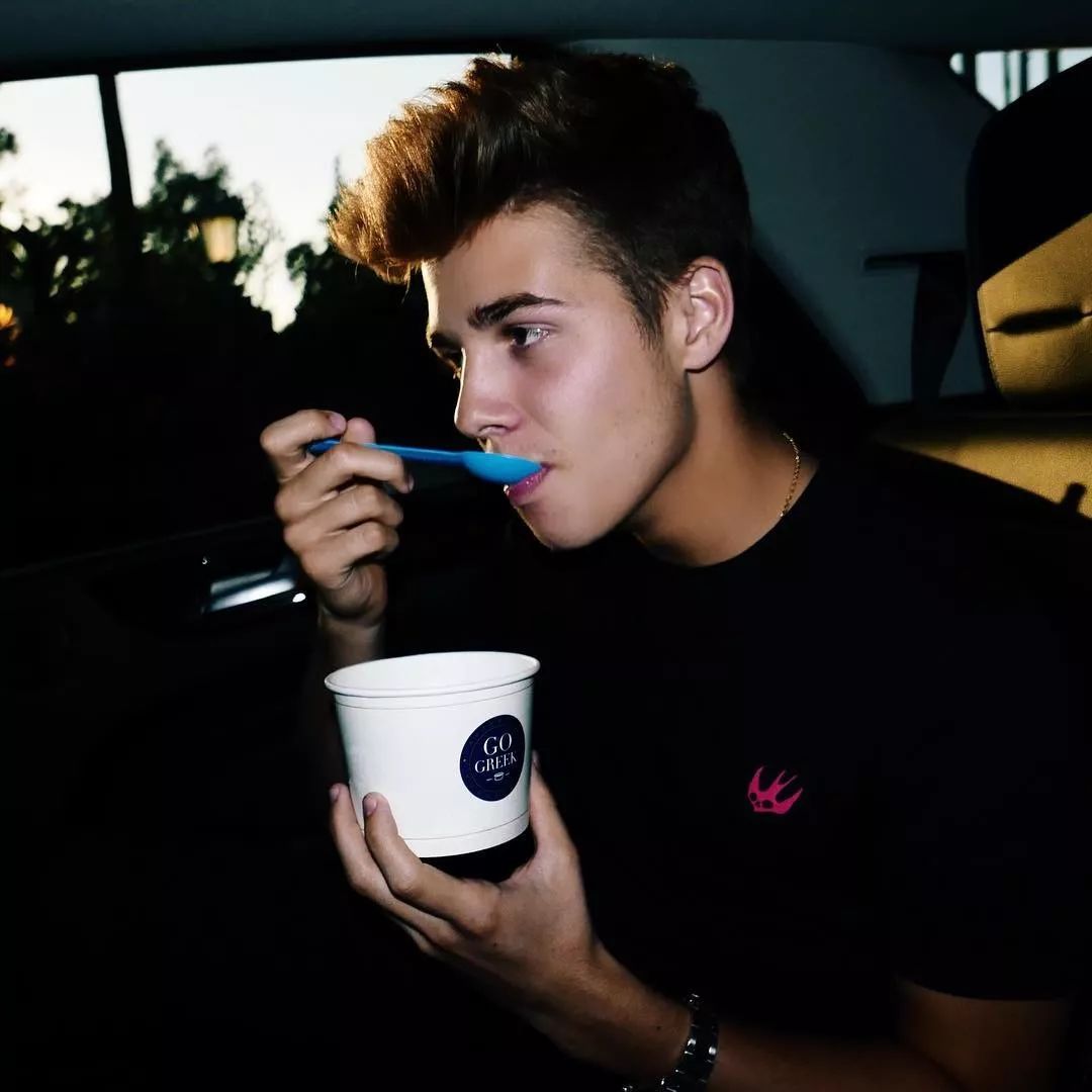 欧洲王室贵族男照片,欧洲单身男人照片