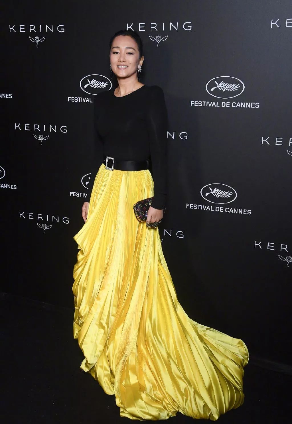 戛纳朱一龙入选作品,戛纳朱一龙白西装