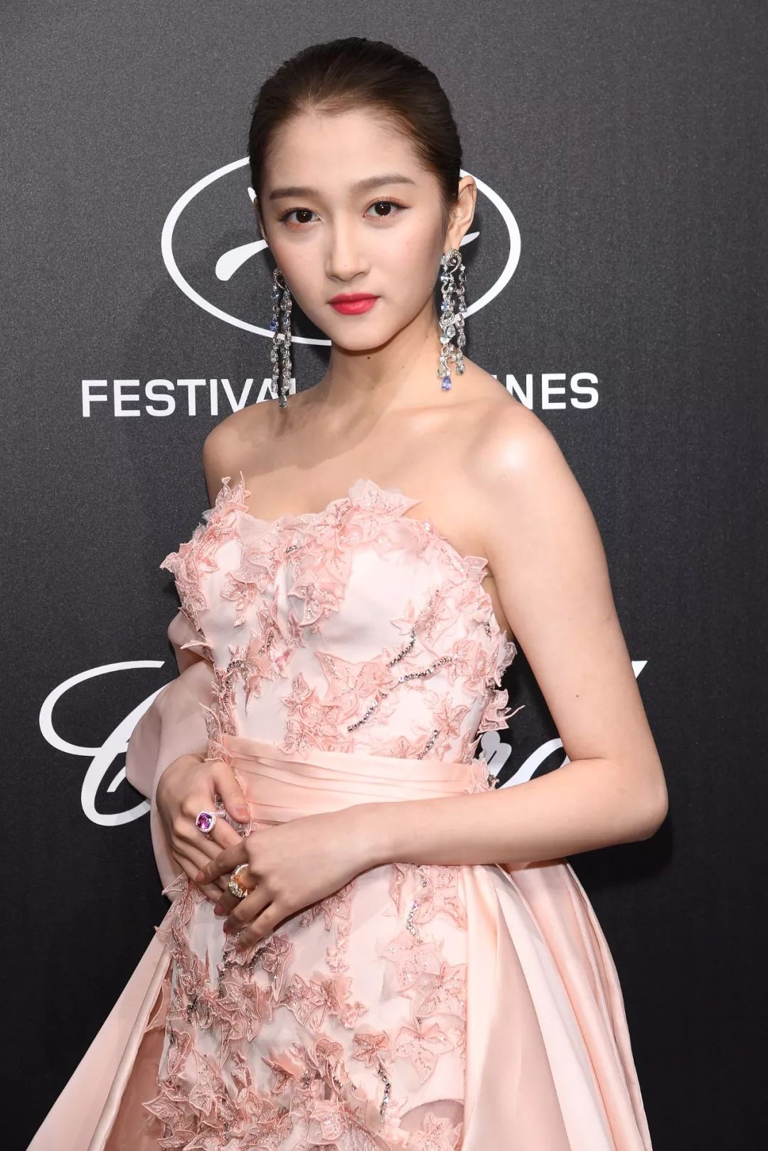 戛纳朱一龙入选作品,戛纳朱一龙白西装