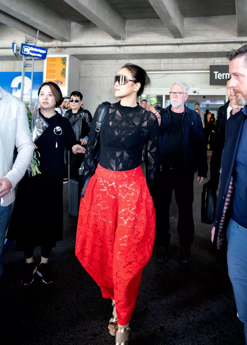 脸圆又黑适合戴什么墨镜,胖脸戴墨镜