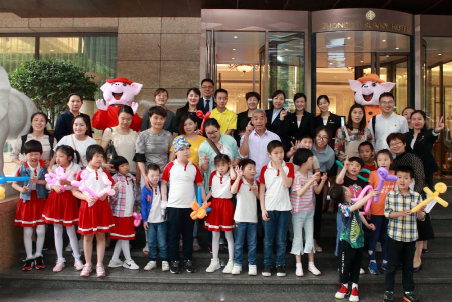 点亮一盏灯爱心再传承｜确认过眼神，这样的酒店才值得遇见