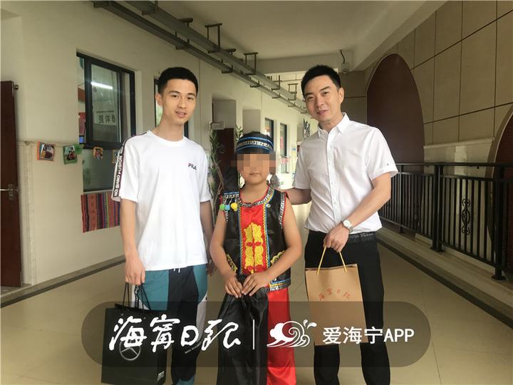 今天，海宁有61个小朋友收到神秘礼物，圆“小小心愿”