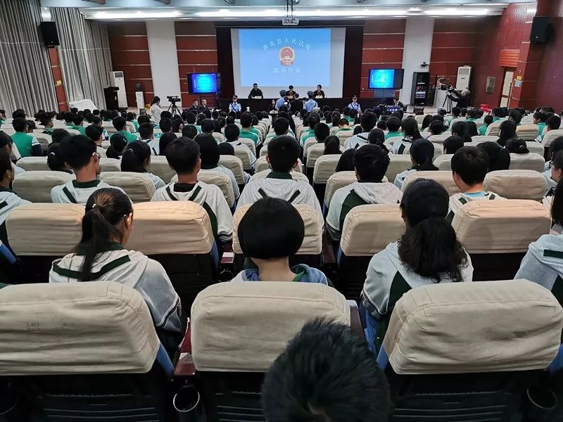 法治副校长进校园法治教育活动,法制副校长赴学校上好开学第一课