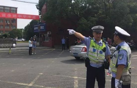 高考护航遇到端午,高考遇端午交警全力护航