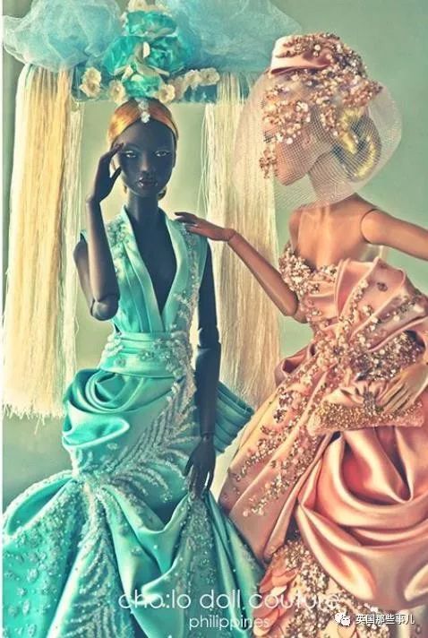 用布料给洋娃娃做衣服,手工高定时装