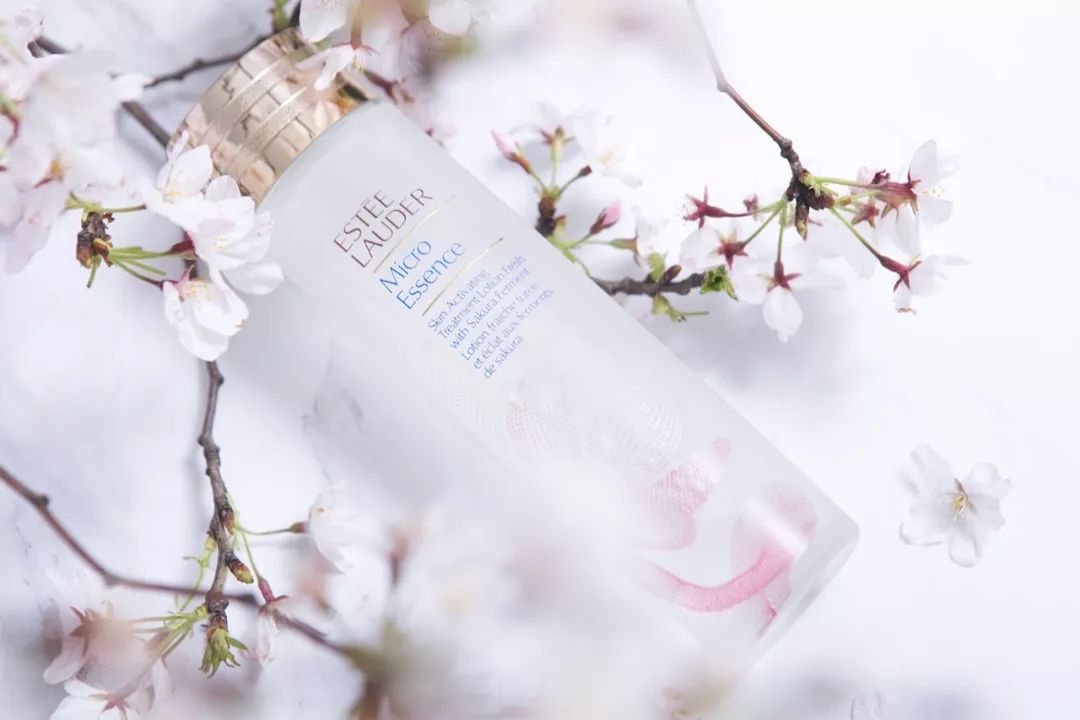 肌诊室·特别版|真人体验，医美素颜光vs明星微精华，改善皮肤哪家强？