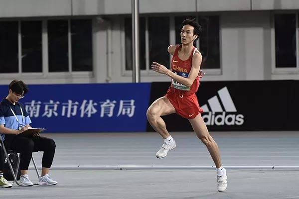 跳高冠军清华大学硕士,清华高材生又是跳高天才