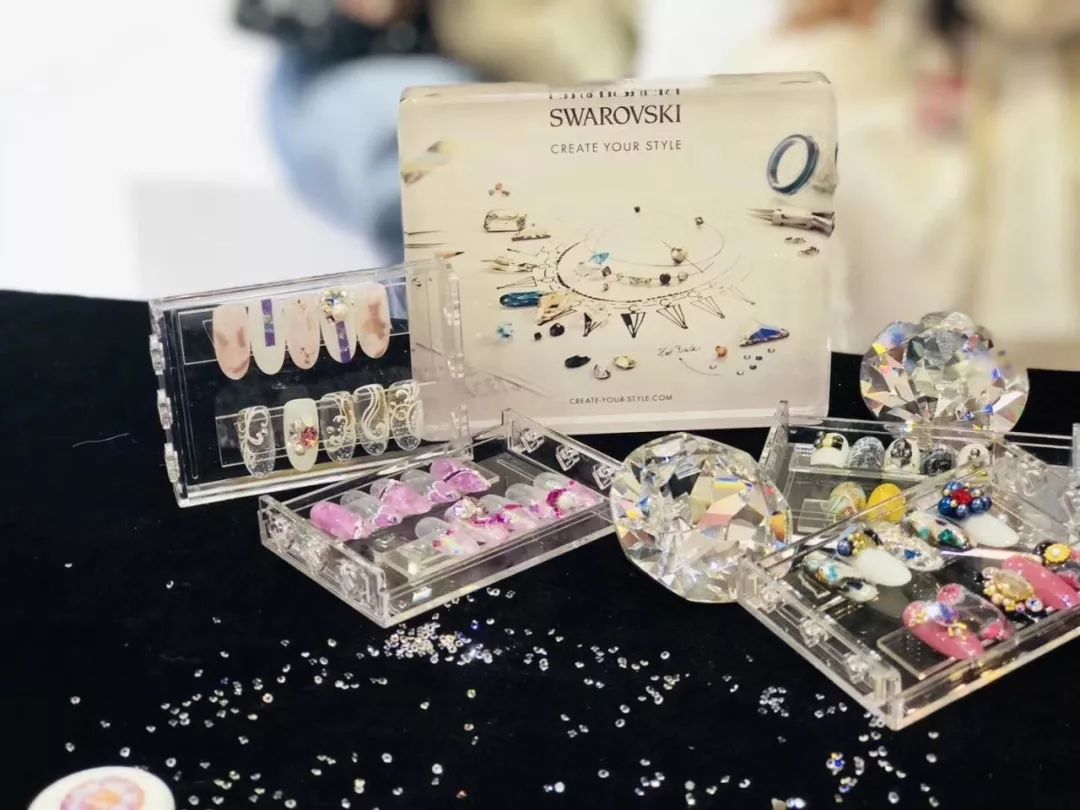 施华洛世奇美睫 (美睫沙龙美甲推荐)