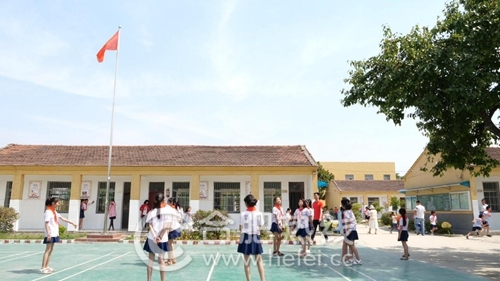 “公安·科教”公益助学行——爱心企业燕子食府走进利辛县永顺社区