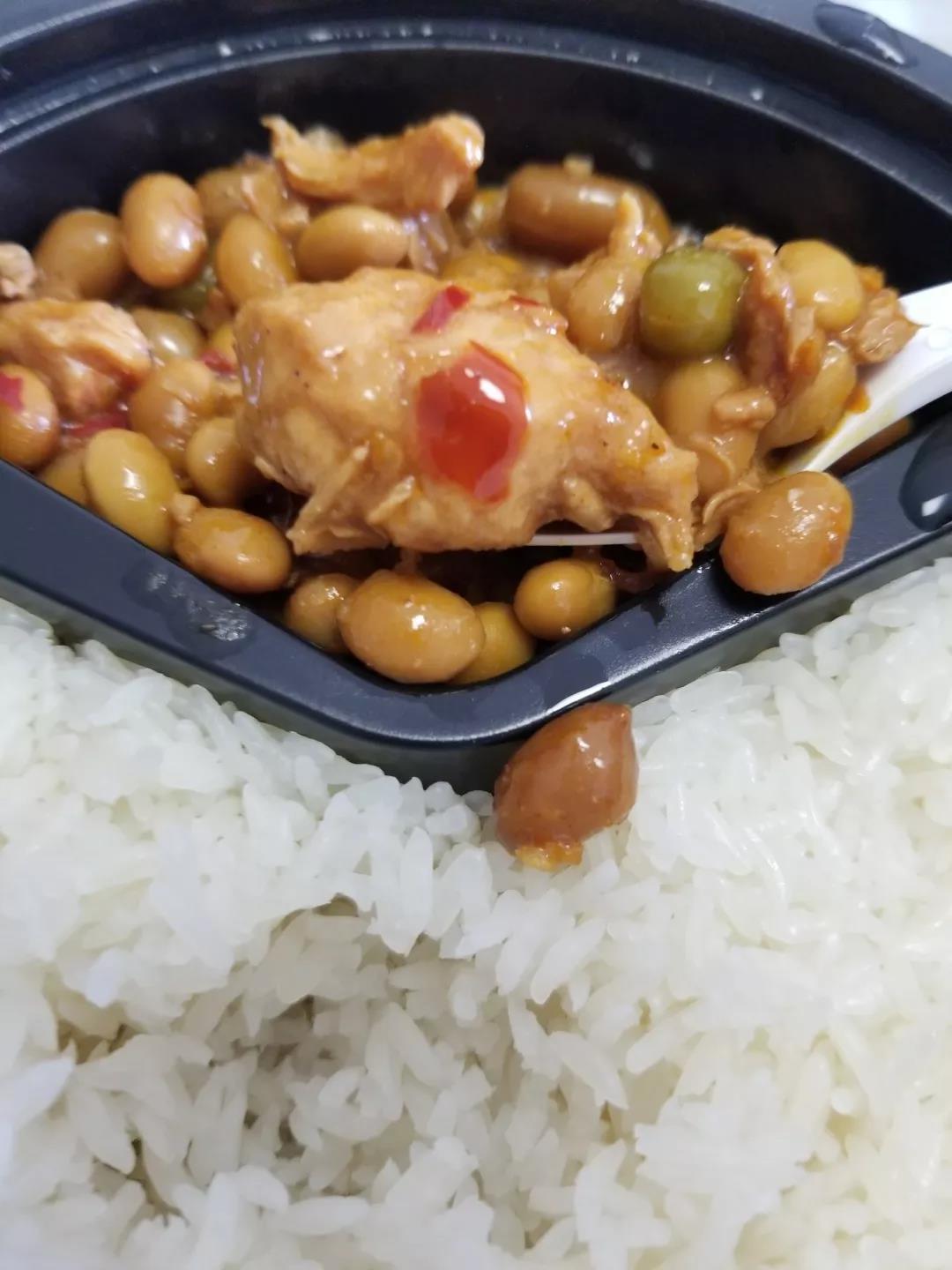 唯食评测｜是出游神器还是鸡肋？唯食君试吃一款自热米饭，这！这个味道