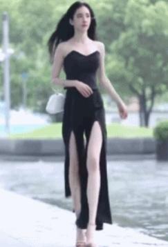 街拍搞笑迷惑行为,揭秘女生拍照的迷惑行为