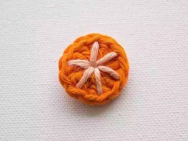 毛线纽扣的编织方法,漂亮又简单教你做毛线纽扣