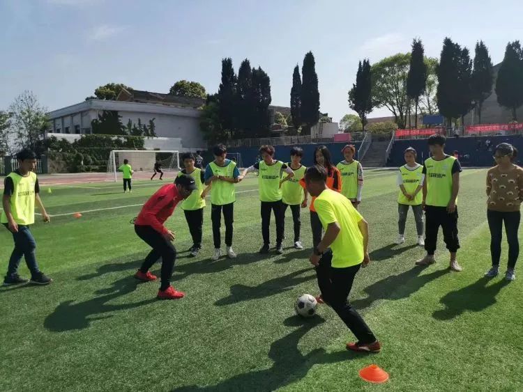 是个外国脸就行？“中国足球最终成了最大的输家”