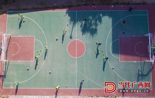 山里娃的足球梦,山里娃娃的足球梦原版