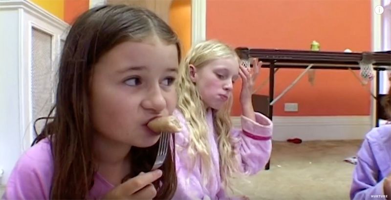 没有大人只有孩子一起住,没大人管的小孩