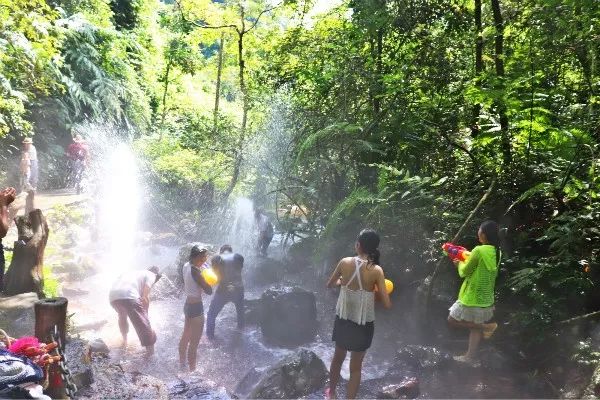 攻略|免费玩！水球大战、玻璃滑道、溜索、汉服穿越……桂林红溪森林瀑布满足你N个夏日期待