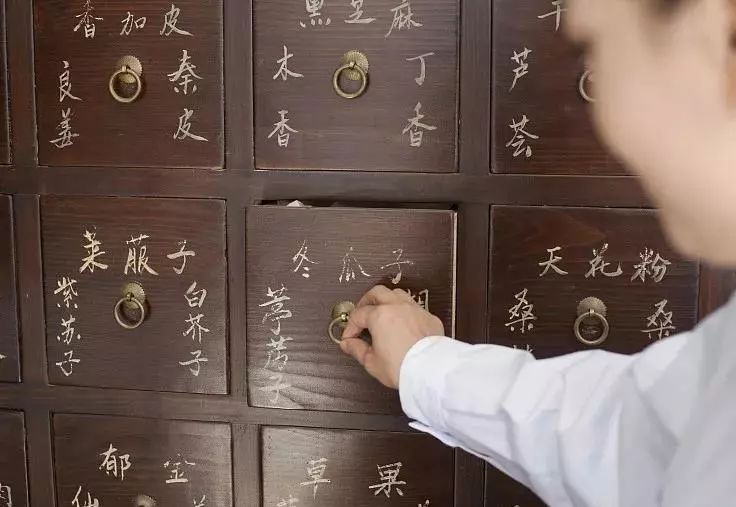 漂亮女人会花钱的语录,女人敢花钱的图片