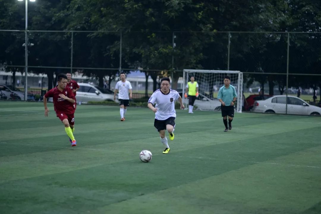 邛崃足球公益赛,我市全民健身运动会足球赛启幕