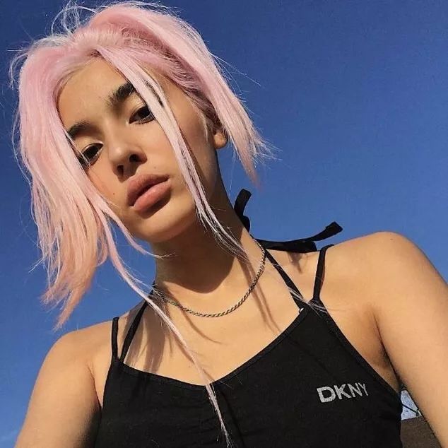 卡卡|欧美风大妞甜辣突袭～绝不退潮的糖果系穿搭攻略都在这