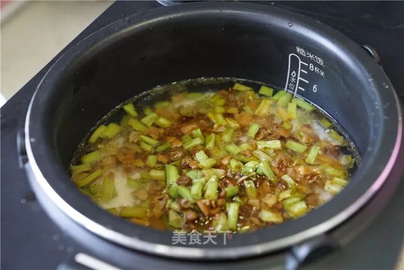 10分钟搞定的懒人焖饭有肉有菜 (懒人焖饭一锅就搞定重点是巨好吃)